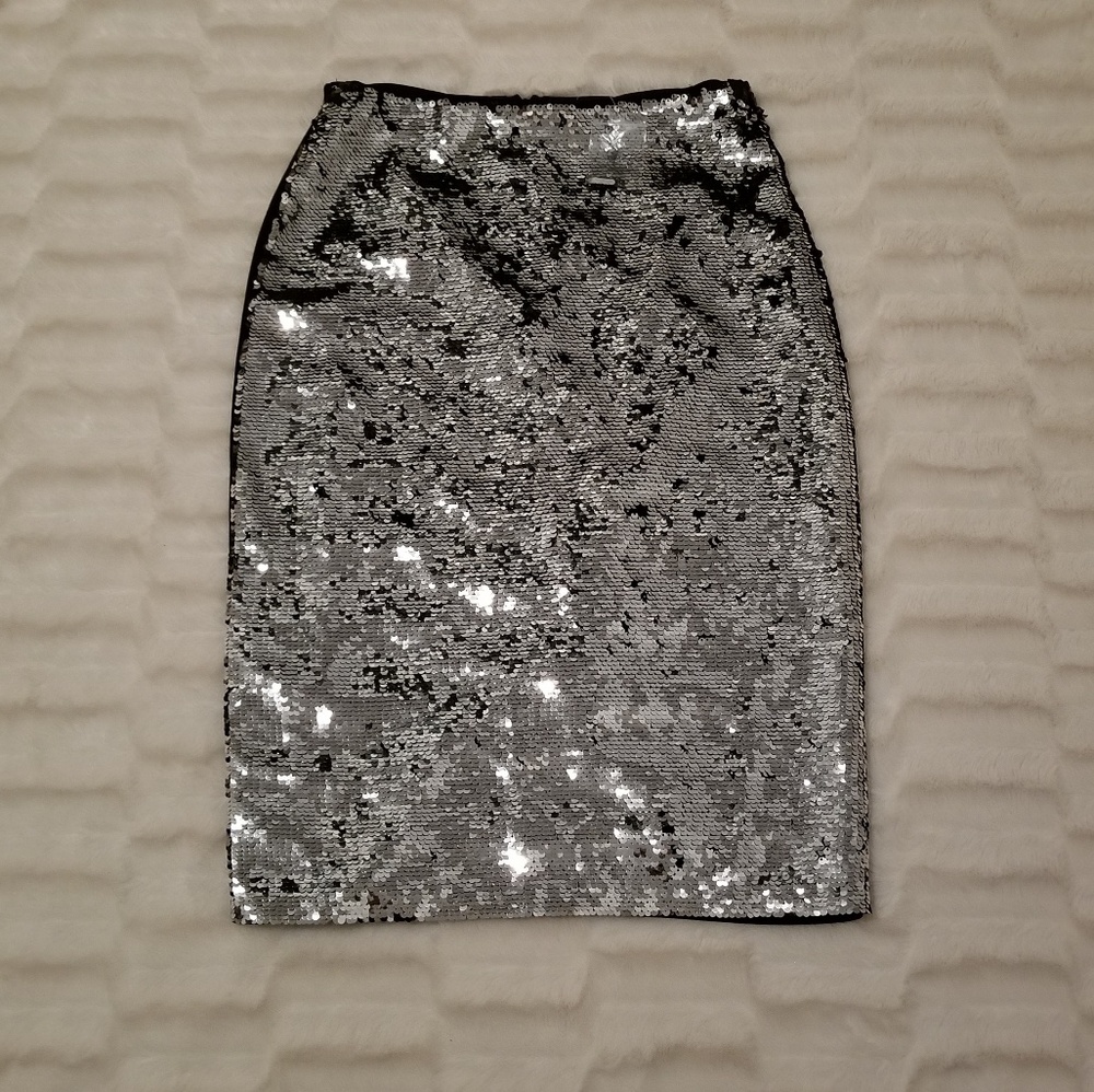 NWT VERTY SUPER CUTE SEQUIN SKIRT - Picture 1 of 1